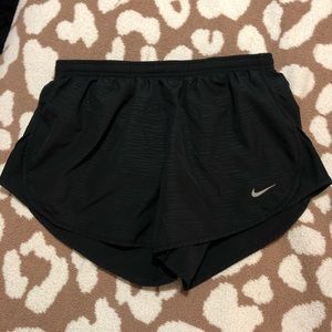 Nike Women’s Dry Tempo Shorts 895116-010 Size M